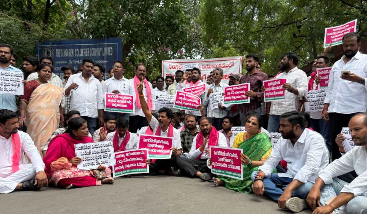 Singareni | భారీ పోలీస్ నిర్బంధం మధ్య సీంగరేణి కార్మికుల ఆందోళన