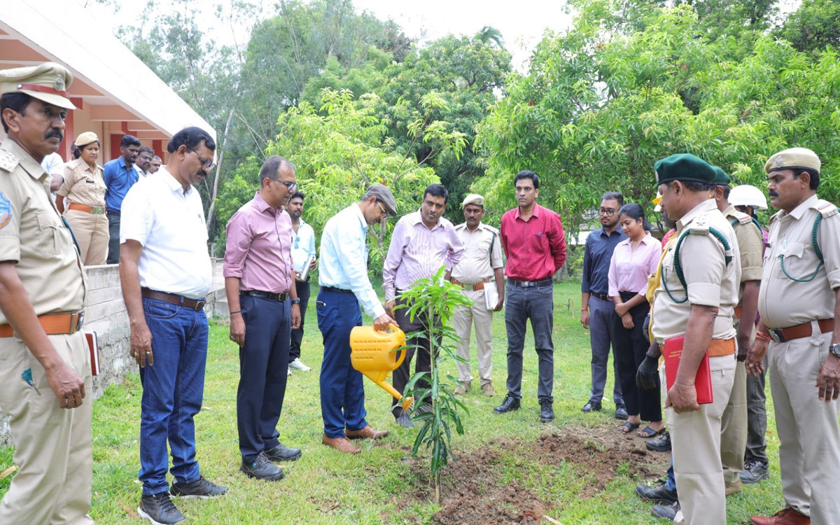 ‘సహజ వనరుల సంర‌క్ష‌ణ‌కు సమిష్టి కృషి అవసరం’