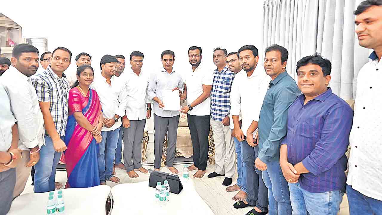 బీఆర్‌ఎస్‌ పాలనలోనే హైదరాబాద్‌ బాగుండె!.. కేటీఆర్‌ను కలిసి సమస్యల ఏకరువు