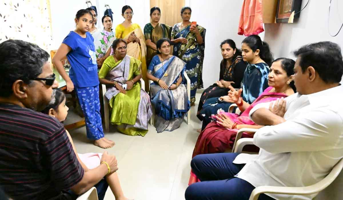 KTR | సిరిసిల్ల సెస్ చైర్మన్ చిక్కాల రామారావుకు కేటీఆర్ పరామర్శ