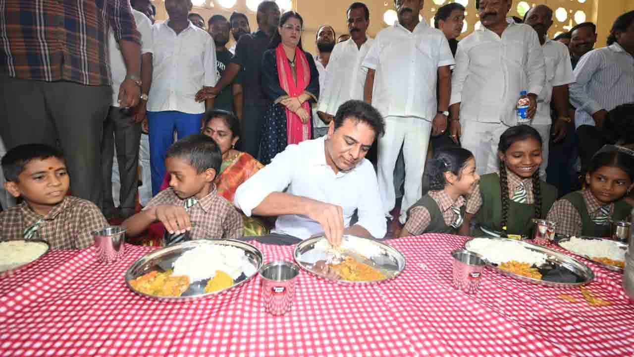 KTR | విద్యార్థులతో కలిసి మధ్యాహ్నభోజనం చేసిన కేటీఆర్.. వీడియో