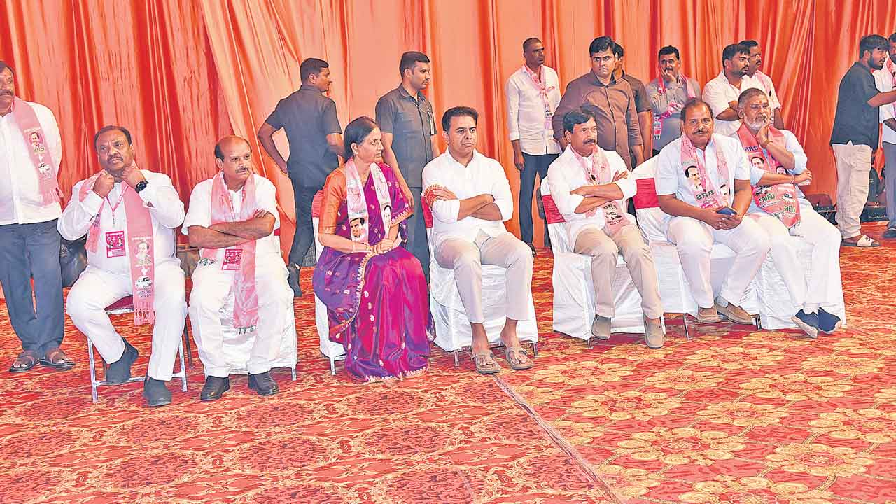 రేవంత్‌ తీరుతో.. రియల్‌ బేజార్‌.. బిల్డర్లకు బెదిరింపులు..ఢిల్లీకి డబ్బుల మూటలు