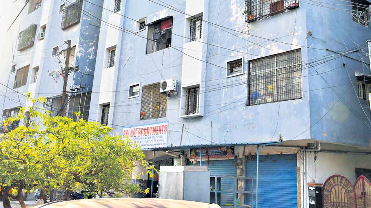 మిగిలేది మొండిగోడలే!