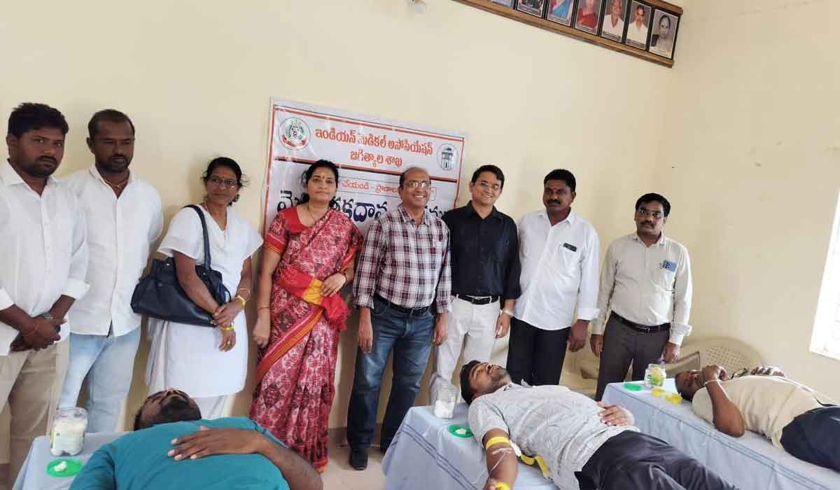 Sarangapur  | యువత స్వచ్ఛందంగా ముందుకు వచ్చి రక్తదానం చేయాలి.. జగిత్యాల ప్రభుత్వ రక్తనిధి అధికారి డాక్టర్ ముస్కు మైత్రిరెడ్డి