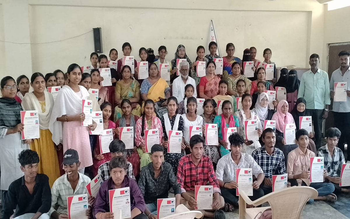 ప్ర‌భుత్వ చేయూత‌ను మ‌హిళ‌లు స‌ద్వినియోగం చేసుకోవాలి : మల్లు లక్ష్మి