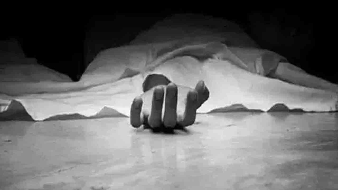 రైలు నుంచి జారిపడి వ్యక్తి మృతి