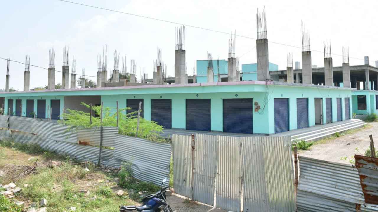 గూడు పుఠాణి బట్టబయలు