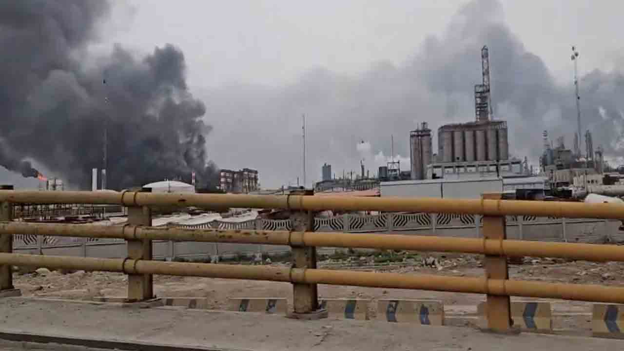 Israel attacks | ఇరాన్‌లోని మషహర్‌ పెట్రోకెమికల్‌పై ఇజ్రాయెల్ దాడి