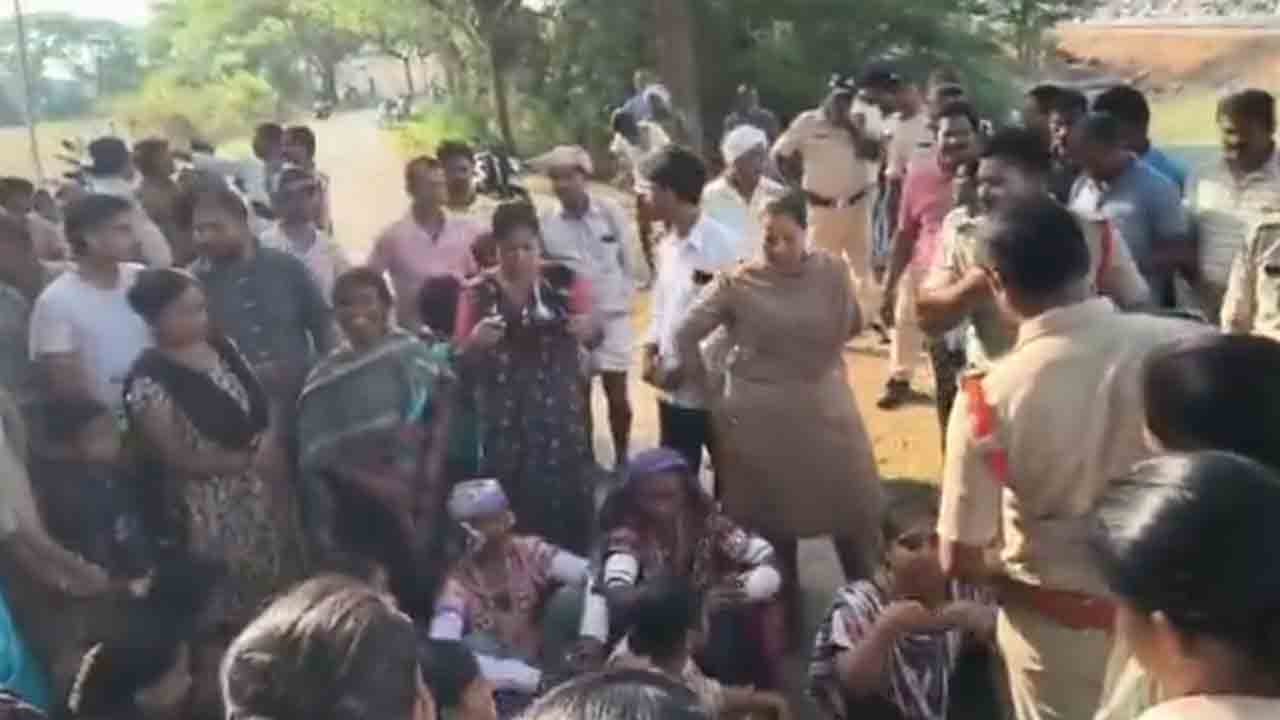 కెనాల్ సర్వే పనులను అడ్డుకున్న గిరిజనులు.. మహబూబాబాద్ జిల్లాలో తీవ్ర ఉద్రిక్తత : వీడియో