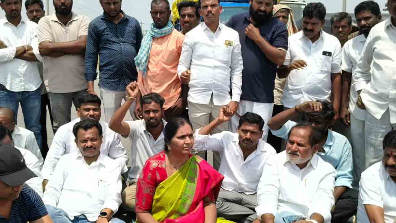 Medak | ప్రభుత్వం తడిసిన ధాన్యాన్ని కొనుగోలు చేయాలి : పద్మాదేవేందర్ రెడ్డి