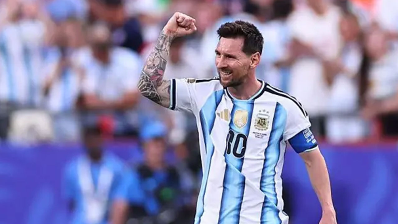 Lionel Messi: చ‌రిత్ర సృష్టించిన అర్జెంటీనా స్టార్‌.. అల్జీరియాపై హ్యాట్రిక్ గోల్స్‌తో మెస్సీ రికార్డు