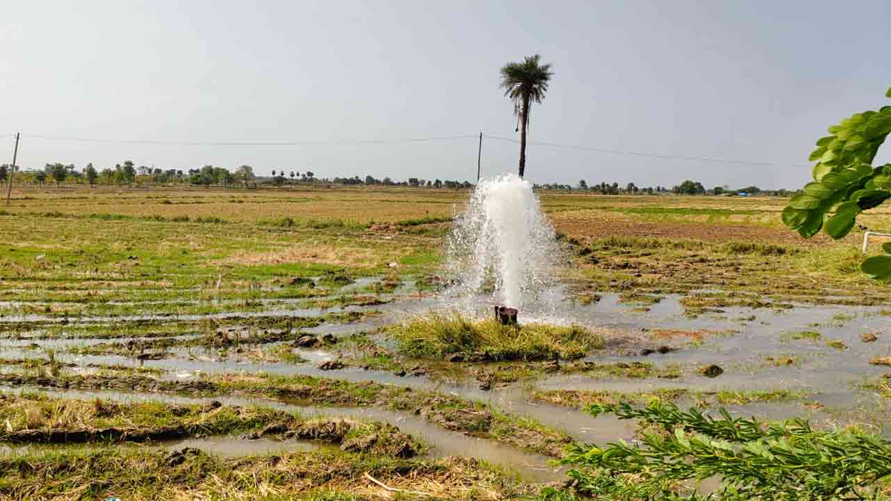 Mission Bhagirath | మిషన్ భగీరథ పైప్‌లైన్ లీకేజీతో వృథాగా పోతున్న తాగునీరు.. అధికారుల నిర్లక్ష్యంపై ఆగ్రహం