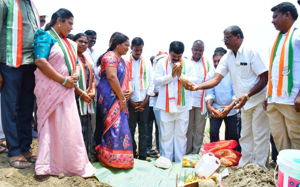 దోమలవాగు మినీ రిజర్వాయర్ అభివృద్ధికి ఎమ్మెల్యే పాయం వెంక‌టేశ్వ‌ర్లు శ్రీకారం