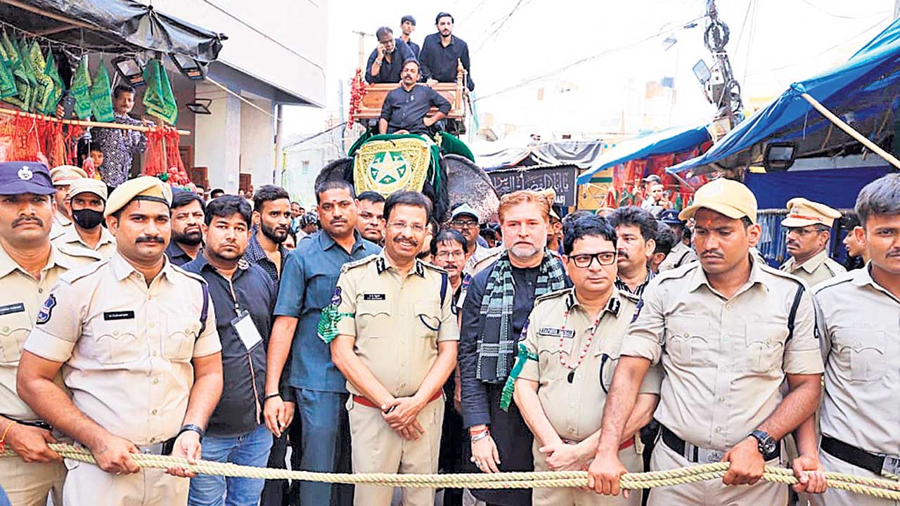 పాతబస్తీలో ఏనుగు ట్రయల్‌ వాక్‌ పరిశీలన