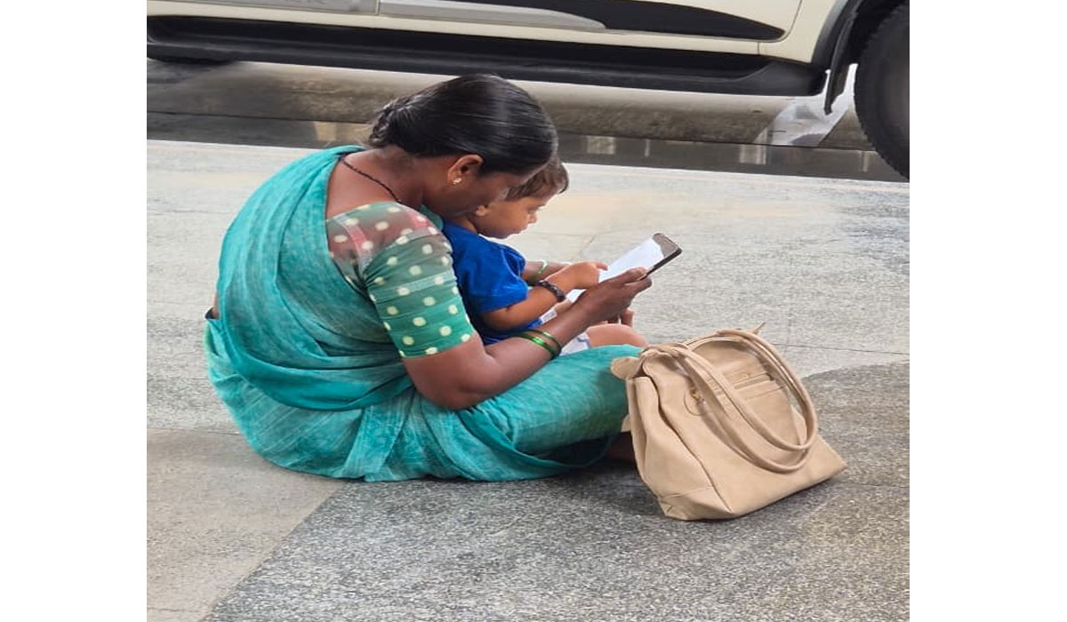 Siricilla | అమ్మే ‘తొలి గురువు’.. ప్రజావాణిలో పాఠాల బడి..!