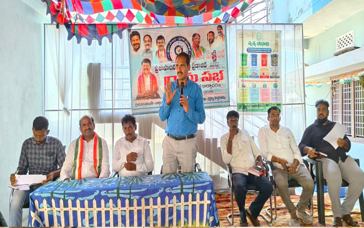‘యుద్ధ ప్రాతిపదికన మొక్కలు నాటాలి’