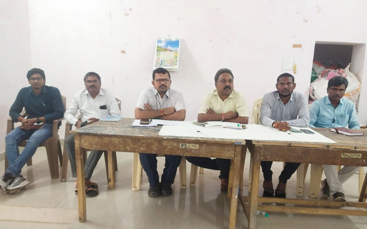 కారేప‌ల్లిలో వరద ప్ర‌భావిత ప్రాంతాల గుర్తింపు : ఎంపీడీఓ రవీంద్ర ప్రసాద్