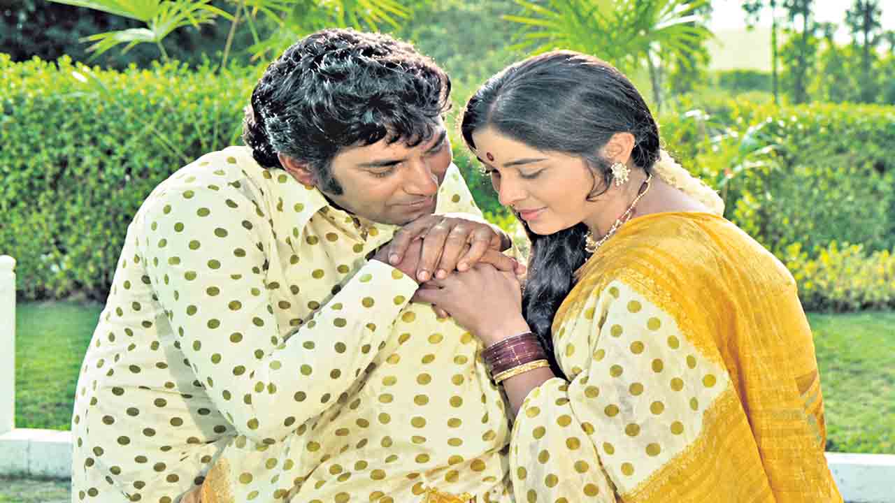 గోగులు కాచే.. పాటై పూచే..