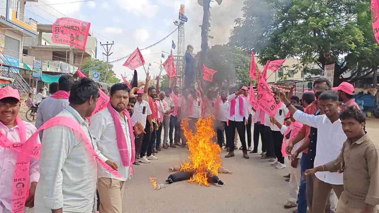 Nagarkurnool | నాగర్‌కర్నూల్ జిల్లాలో బీఆర్ఎస్ శ్రేణుల ధర్నా.. సీఎం రేవంత్ రెడ్డి దిష్టిబొమ్మ దహనం