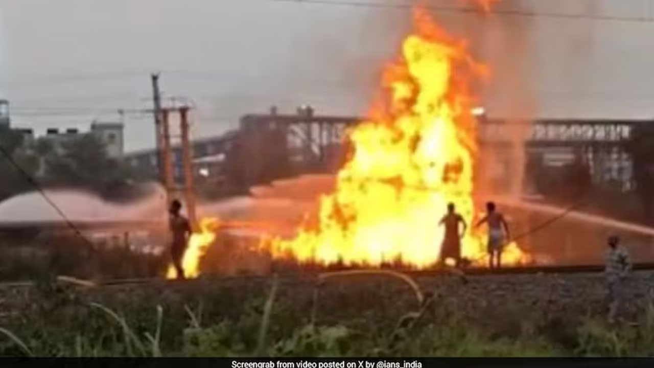 Naphtha Pipeline: బెంగాల్‌లో పేలిన నాఫ్తా పైప్‌లైన్‌.. 20 మందికి గాయాలు