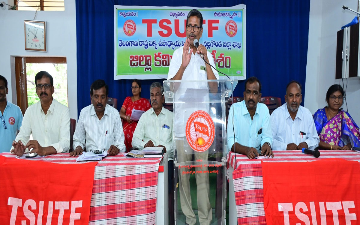 విద్యార్థుల సంఖ్యకు అనుగుణంగా పాఠశాలల సంఖ్య పెంచాలి : మాజీ ఎమ్మెల్సీ అలుగుబెల్లి నర్సిరెడ్డి