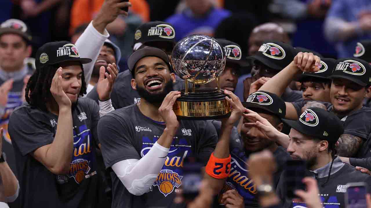 NBA Champions | బాస్కెట్‌బాల్ చరిత్రలో సరికొత్త రికార్డు.. 53 ఏళ్ల తర్వాత ఎన్‌బీఏ ట్రోఫీని ముద్దాడిన న్యూయార్క్ నిక్స్!
