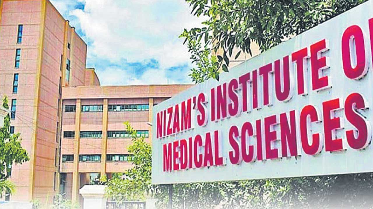 చిరిగిన గ్లౌజులు విరిగిన క్యాథటర్‌