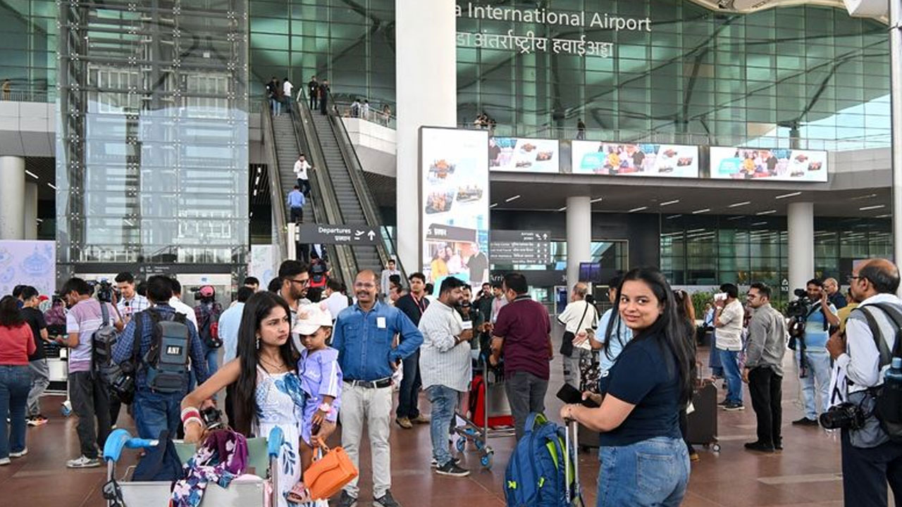 Noida Airport: ప్రారంభ‌మైన నోయిడా ఎయిర్‌పోర్టు.. టేకాఫ్ తీసుకున్న ఇండిగో  విమానం