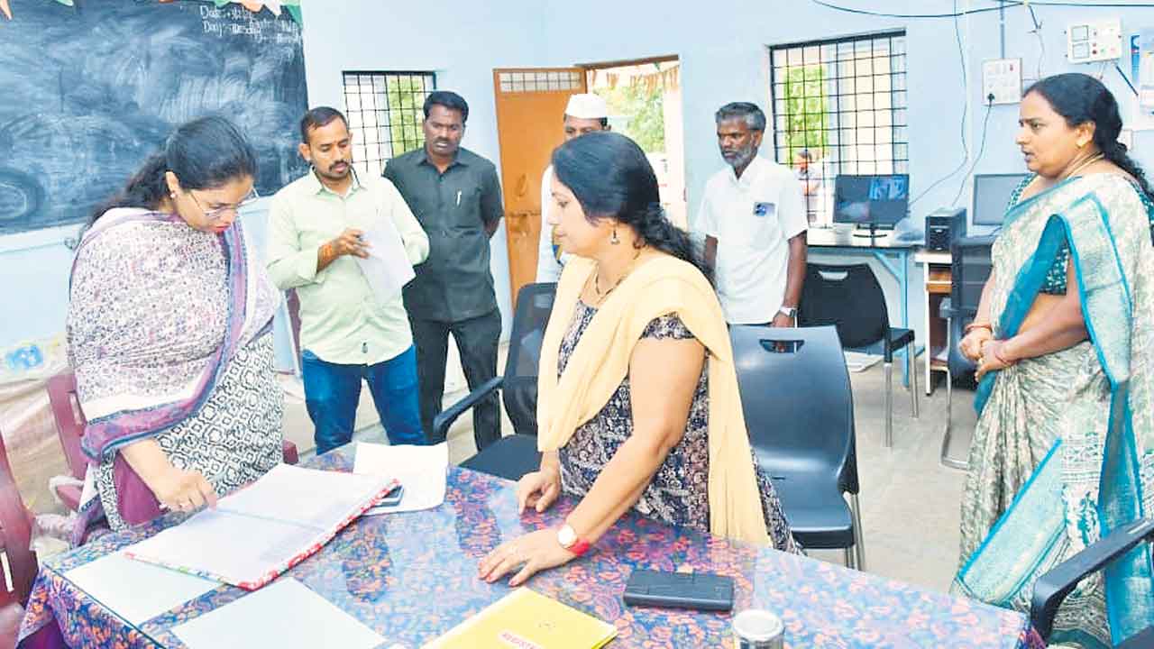 విధులపై నిర్లక్ష్యం సహించం : కలెక్టర్‌