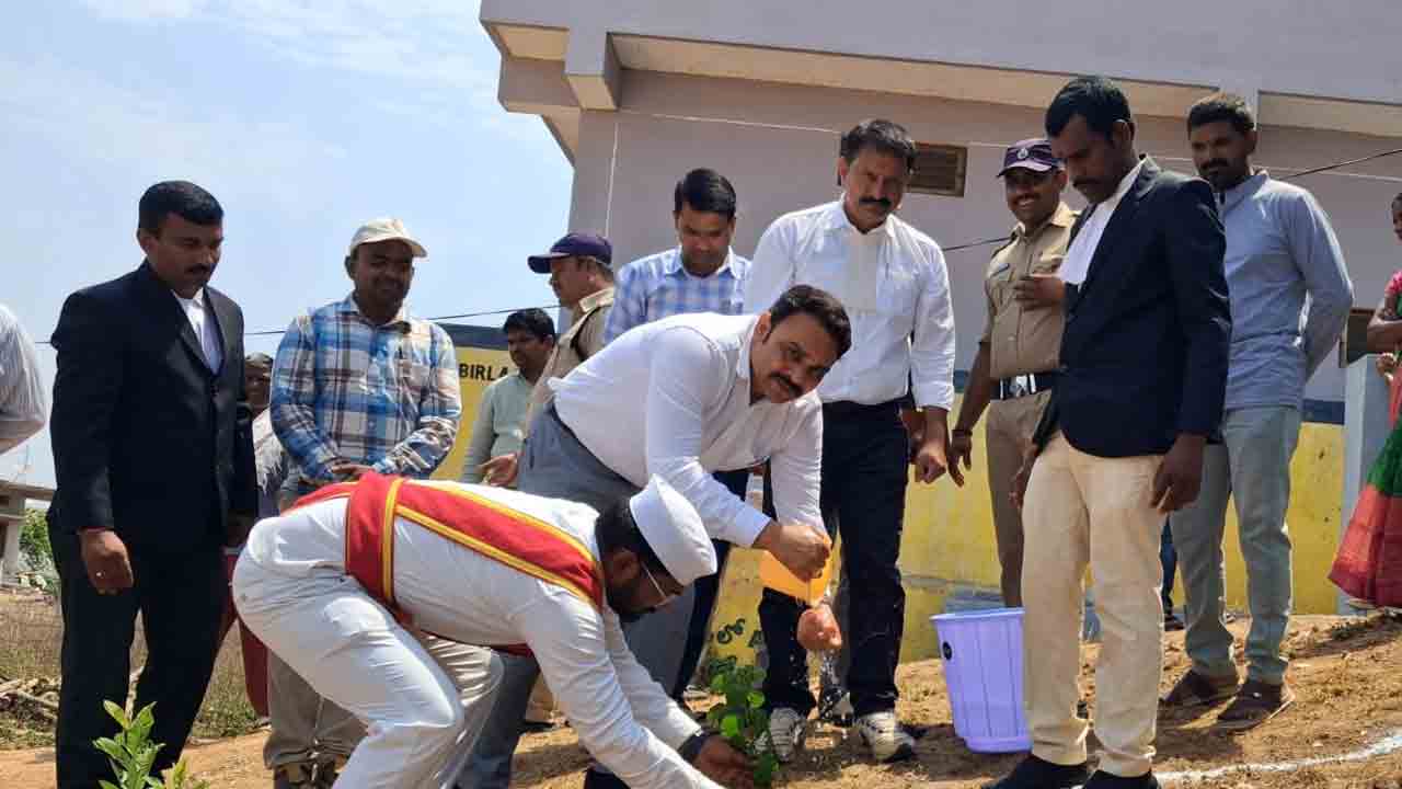Odela | పర్యావరణ పరిరక్షణకు పాటుపడుదాం : జడ్జి దుర్గం గణేశ్