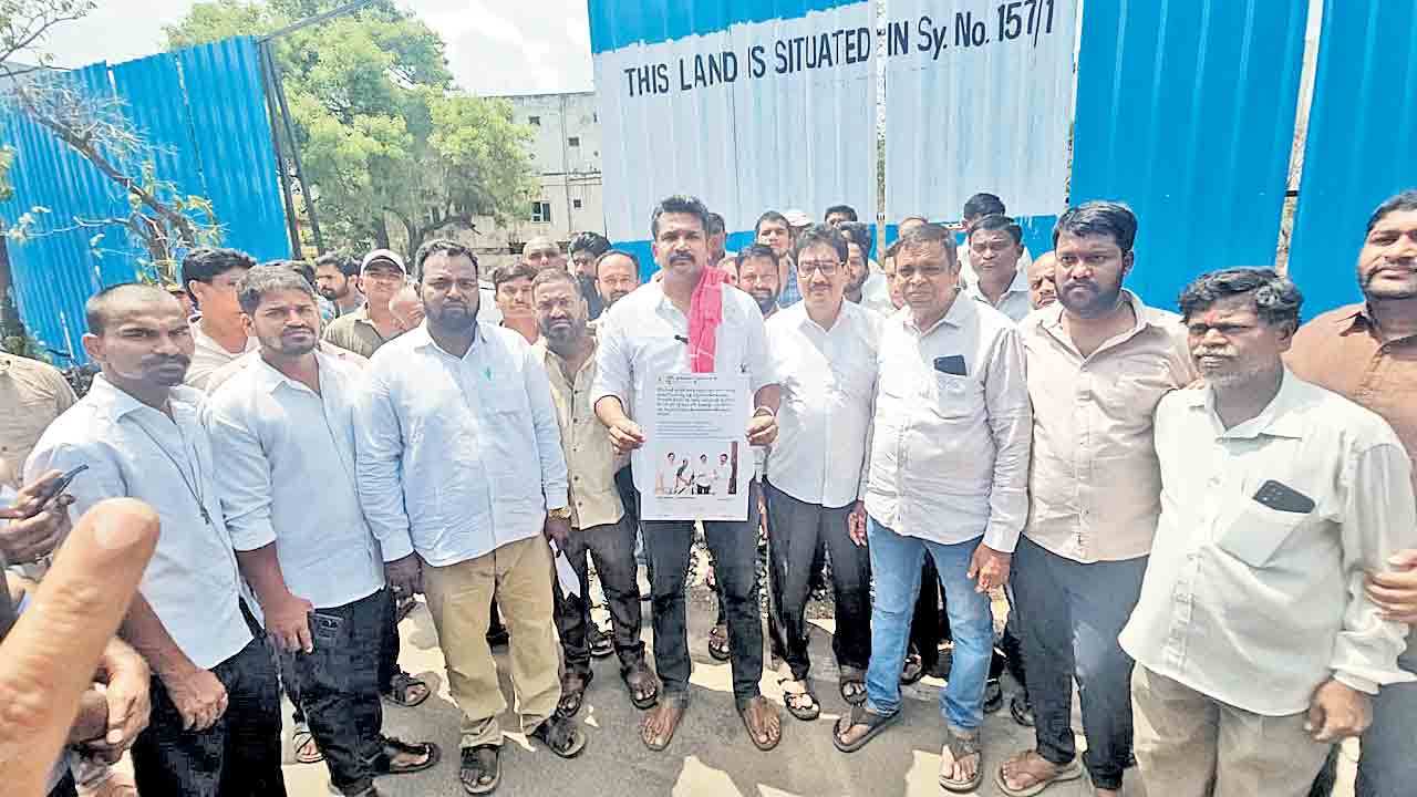 ప్రభుత్వ భూమి ఎట్ల ప్రైవేట్‌ స్థలమైంది?.. బీఆర్‌ఎస్‌ అధికార ప్రతినిధి క్రిశాంక్‌