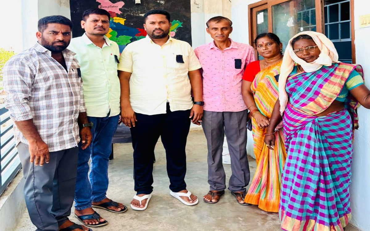 ‘ఔట్ సోర్సింగ్ ఉద్యోగి వడ్త్య శ్రీధర్ బాబు మృతిపై విచారణ జరపాలి’