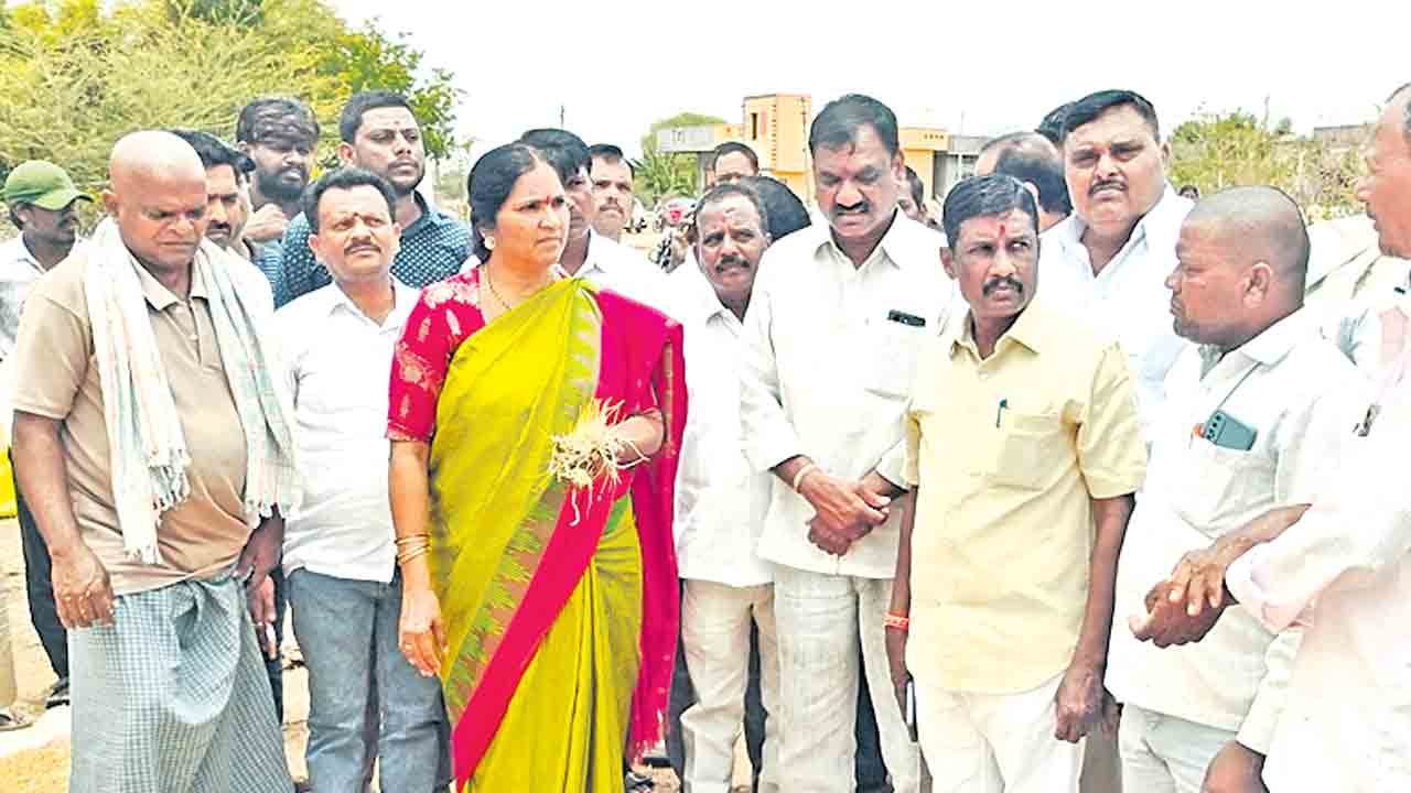 తడిసిన ధాన్యం కొనాల్సిందే..