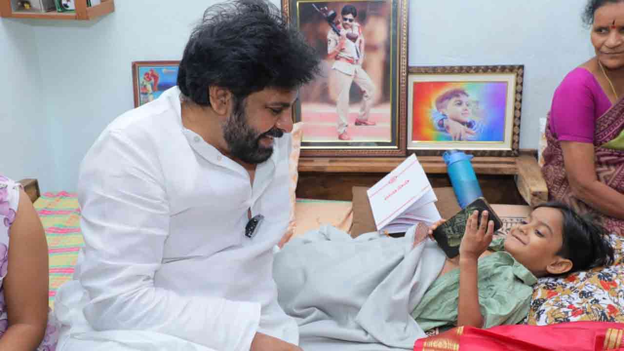Pawan Kalyan | అరుదైన వ్యాధితో బాధపడుతున్న అభిమానిని పరామర్శించిన పవన్ కల్యాణ్