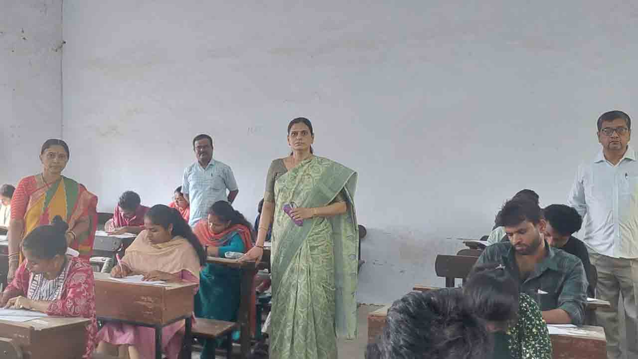 Hanamkonda Chowrasta | కాకతీయ వర్సిటీ పీజీ పరీక్షలు ప్రారంభం