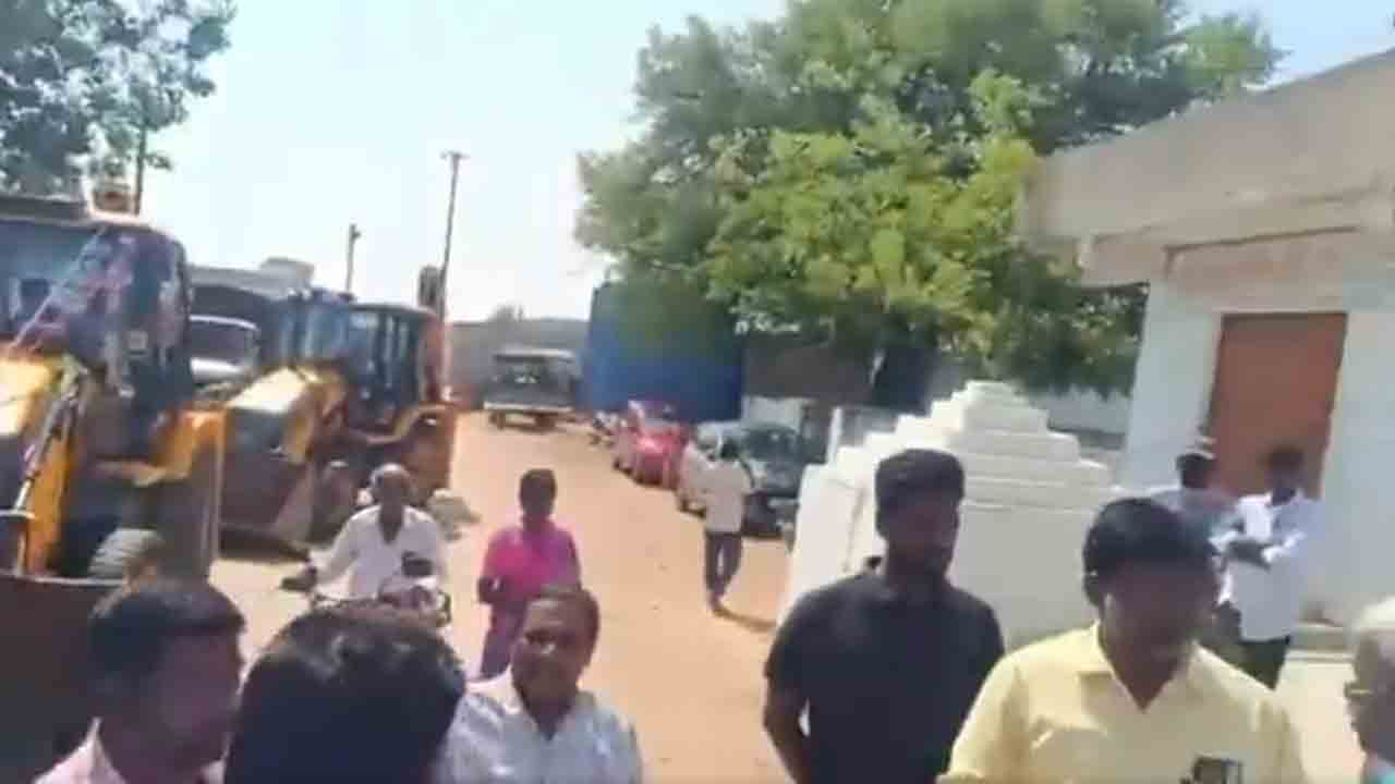 Pharma landa | రంగారెడ్డి జిల్లాలో ఫార్మా పనులను అడ్డుకున్న రైతులు : వీడియో