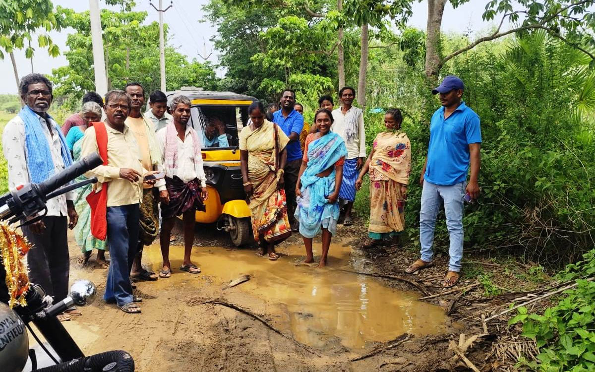 పినపాక పట్టీనగర్- జిన్నెగట్టు రోడ్డును బాగుచేయండి మహాప్రభో