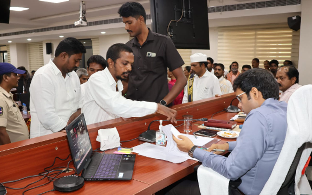 ‘పినపాక ఏజెన్సీలో ప్రైవేటు పాఠశాలల ఫీజులపై విచారణ జరపాలి’
