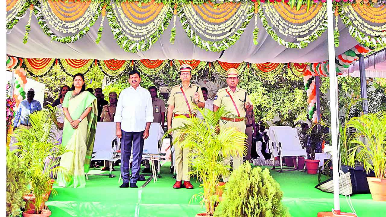 అవతరణ సంబురం.. ఉమ్మడి జిల్లాలో ఘనంగా రాష్ట్ర ఆవిర్భావ వేడుకలు