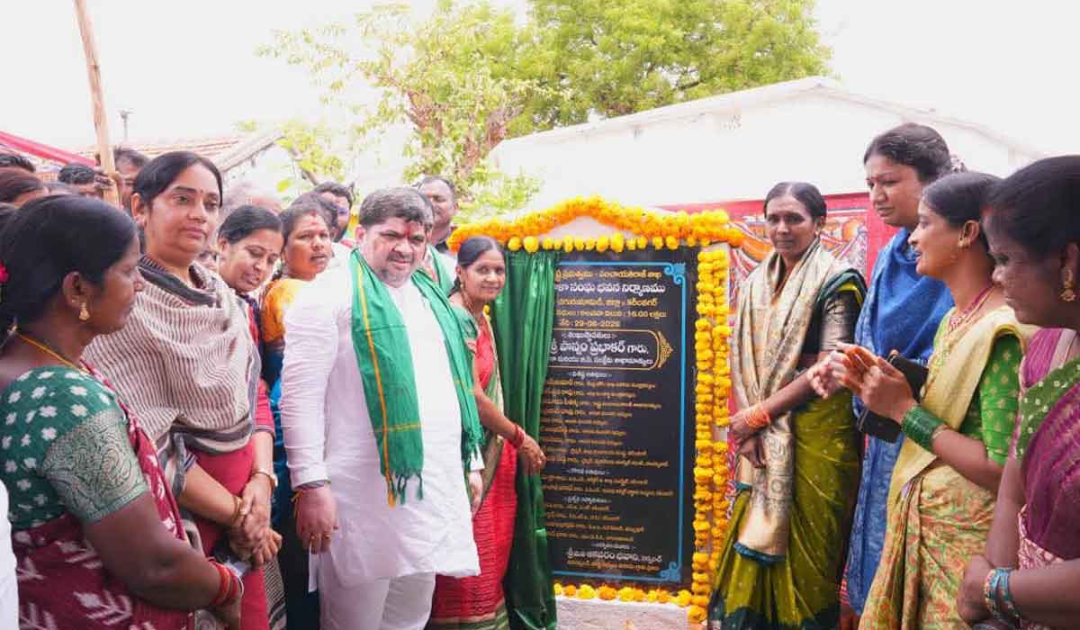 Minister Ponnam Prabhakar | మహిళలు స్వయం ఉపాధి అవకాశాలను పెంపొందించుకోవాలి.. మంత్రి పొన్నం ప్రభాకర్