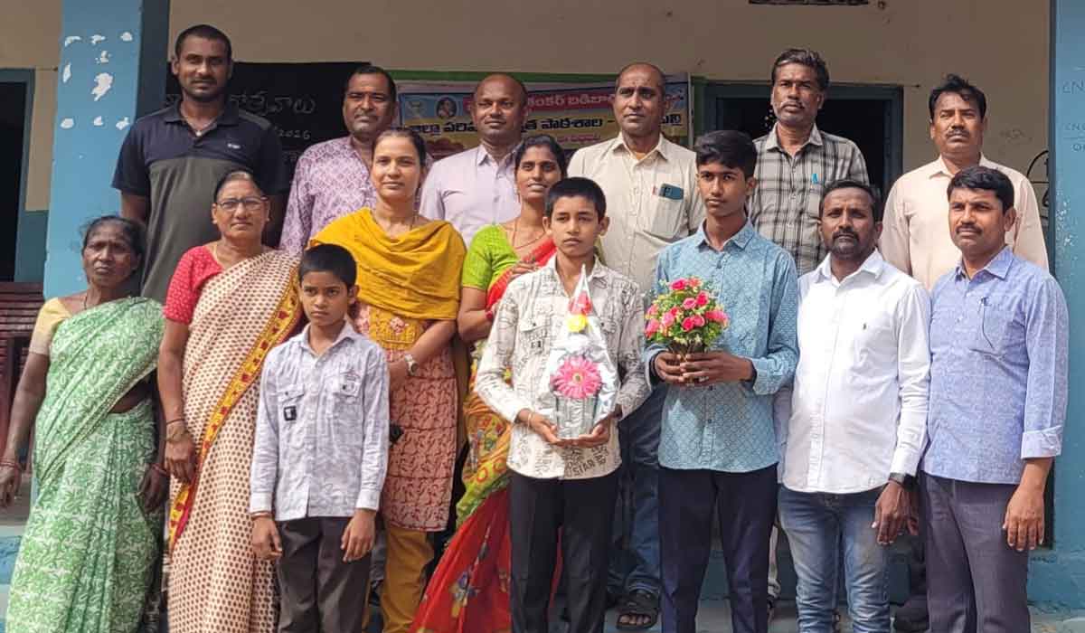 Dharmaram | జాతీయ ఉపకార వేతనానికి ఎంపికైన విద్యార్థులకు అభినందన
