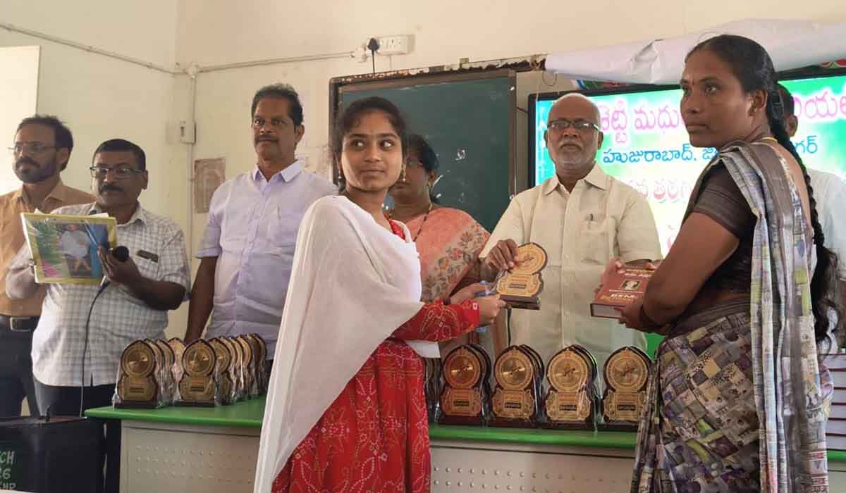 Merit Awards | గంగిశెట్టి మధురమ్మ మెమోరియల్‌ ట్రస్టు ఆధ్వర్యంలో ప్రతిభా పురస్కారాలు అందజేత