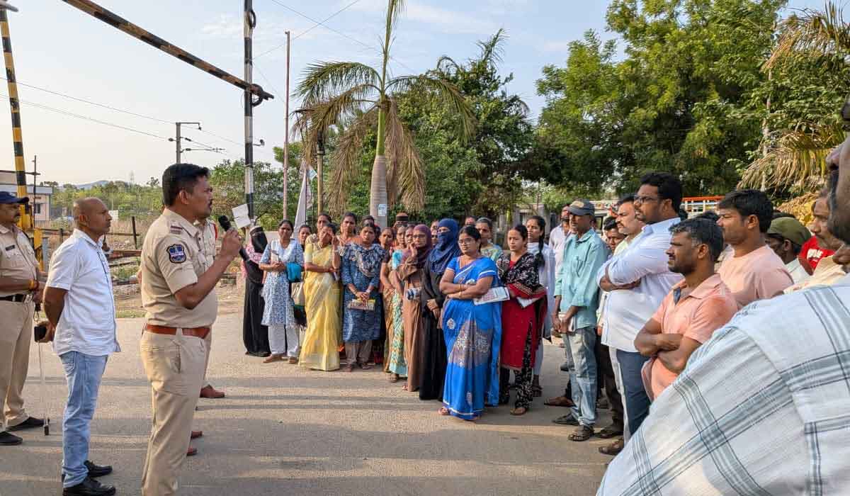 Palakurthi | శాంతిభద్రతల పరిరక్షణకు ప్రజల సహకారం అవసరం పెద్దపల్లి సీఐ ప్రవీణ్ కుమార్
