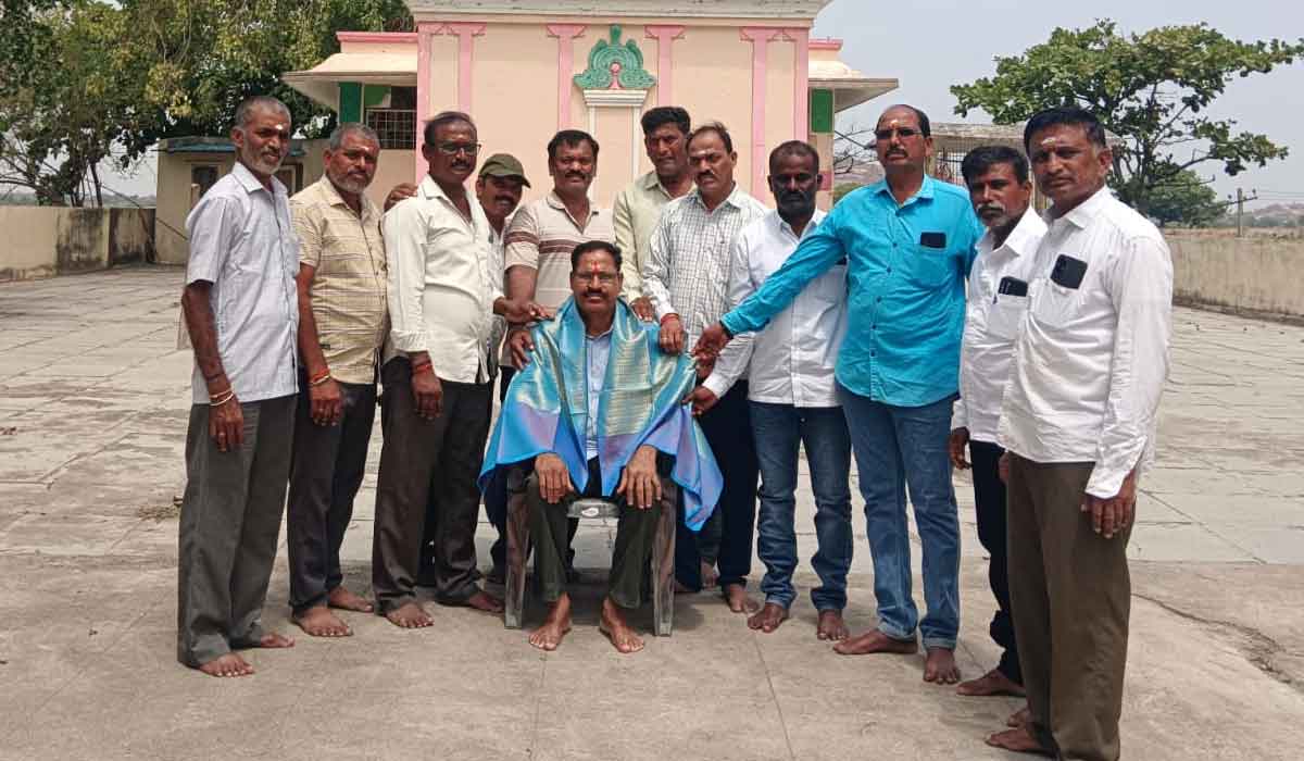 Chigurumamidi | చిగురుమామిడిలో అవార్డు గ్రహీత పంకెర్ల కుమారస్వామికి సన్మానం