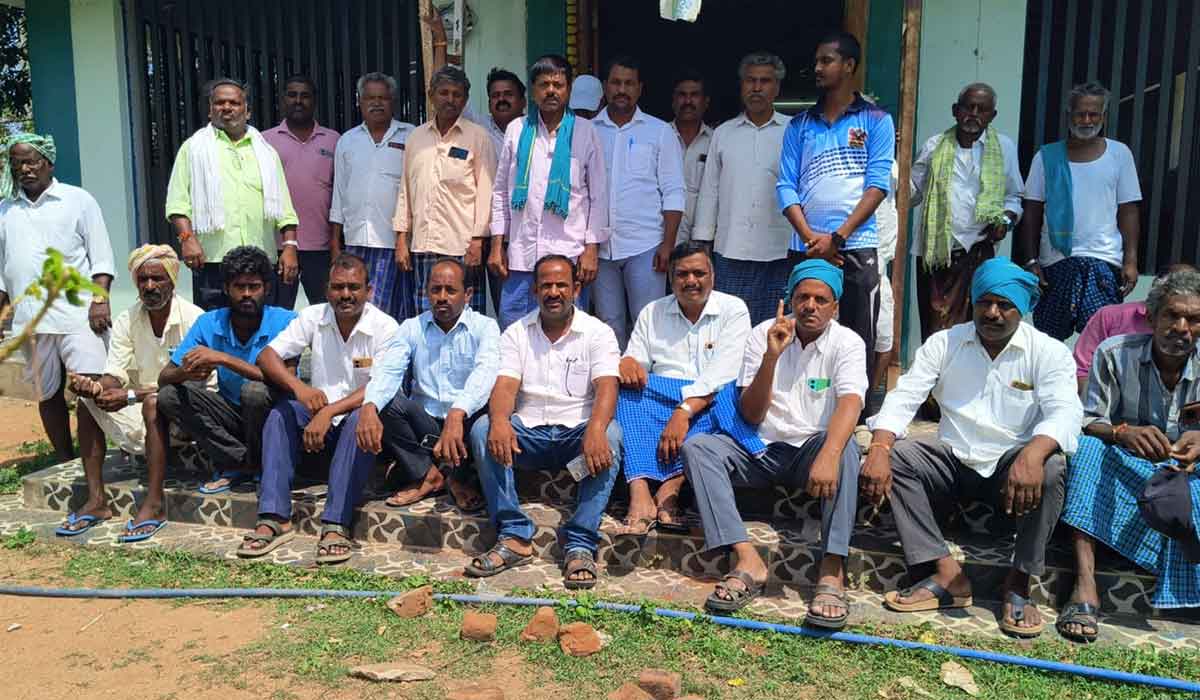Urea App | యూరియా యాప్‌ ఎత్తేయాలని పోసానిపేటలో రైతుల ఆందోళన