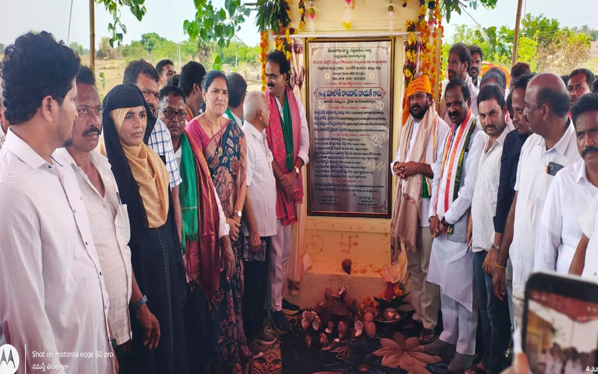 గుట్టకిందగుంపులో గోడౌన్ నిర్మాణానికి శంకుస్థాపన