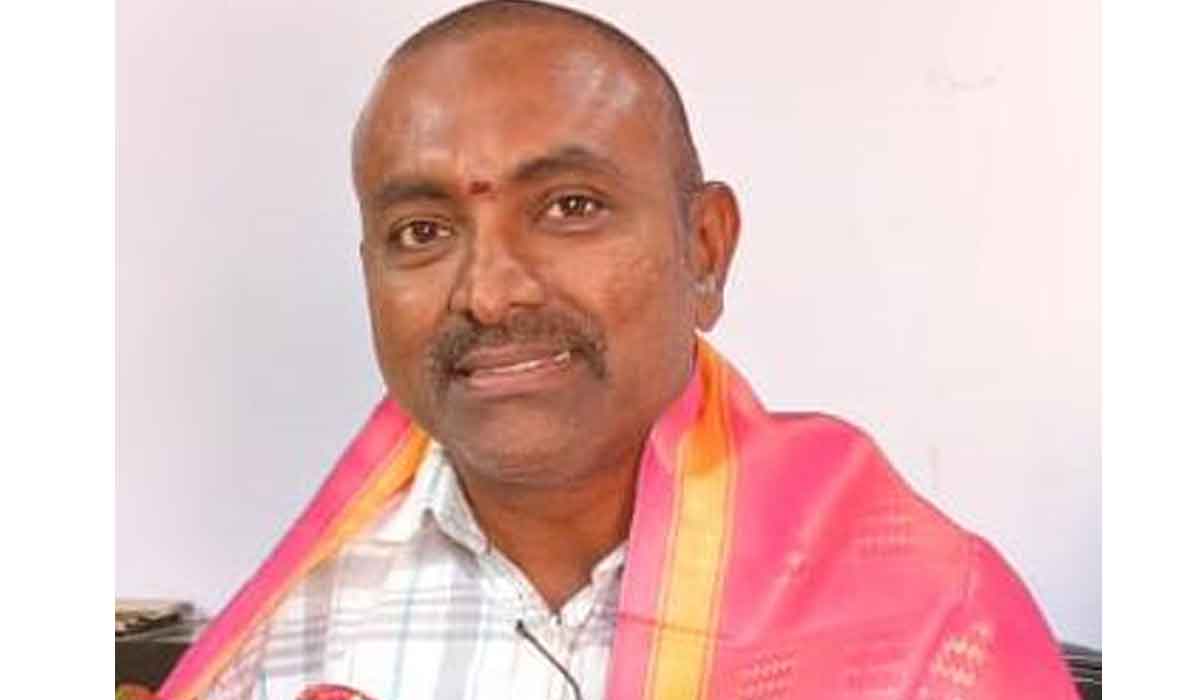 Road Accident | రోడ్డు ప్రమాదంలో కథలాపూర్‌ తహసీల్దార్‌ రమేష్‌కు తీవ్రగాయాలు