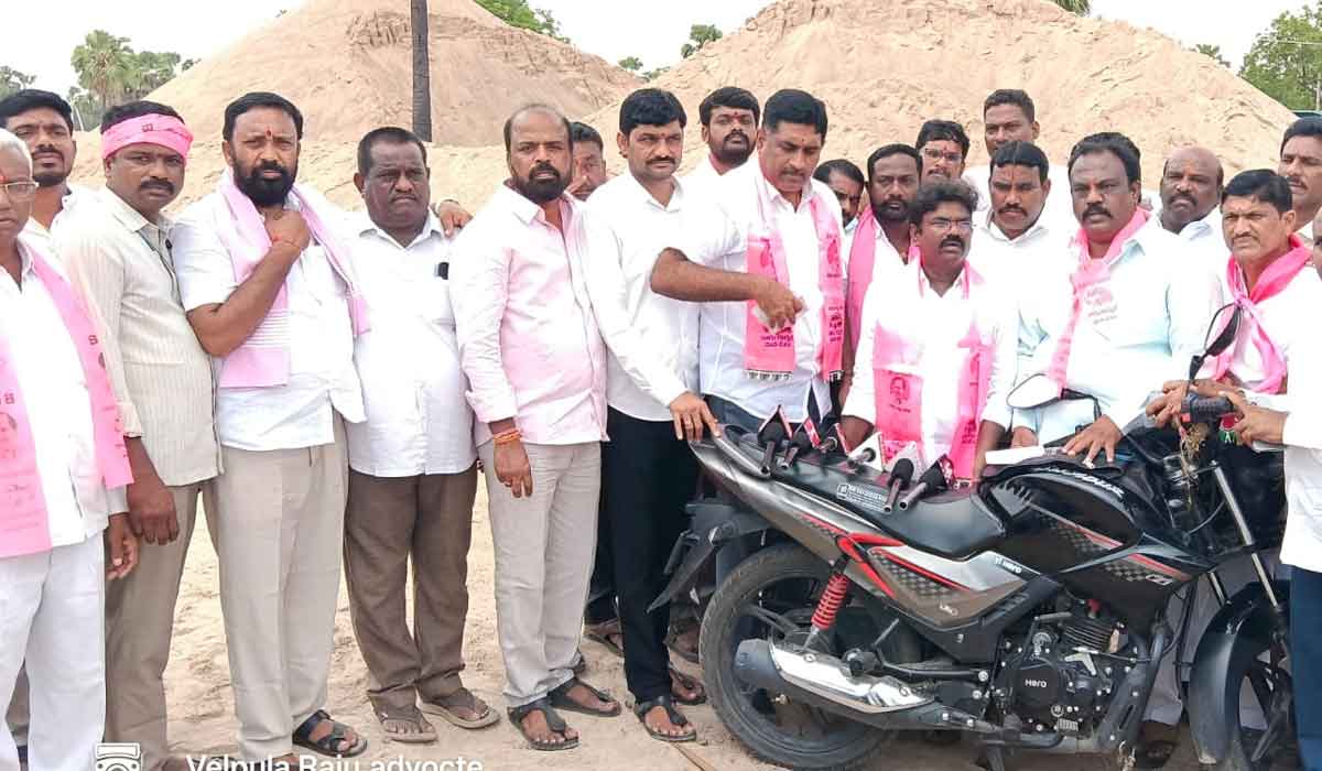 Rasamayi Balakishan | అక్కడ గుంపు మేస్త్రి.. ఇక్కడ ముఠామేస్త్రి.. మానకొండూరు మాజీ ఎమ్మెల్యే రసమయి బాలకిషన్‌