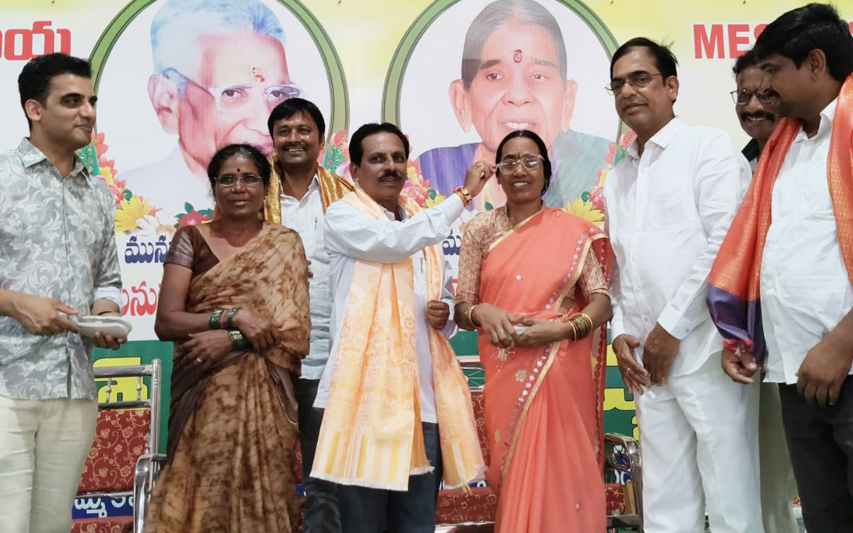 ఉచిత కంటి వైద్యం శిబిరం అభినందనీయం : మాజీ ఎమ్మెల్యే రమావత్ రవీంద్ర కుమార్