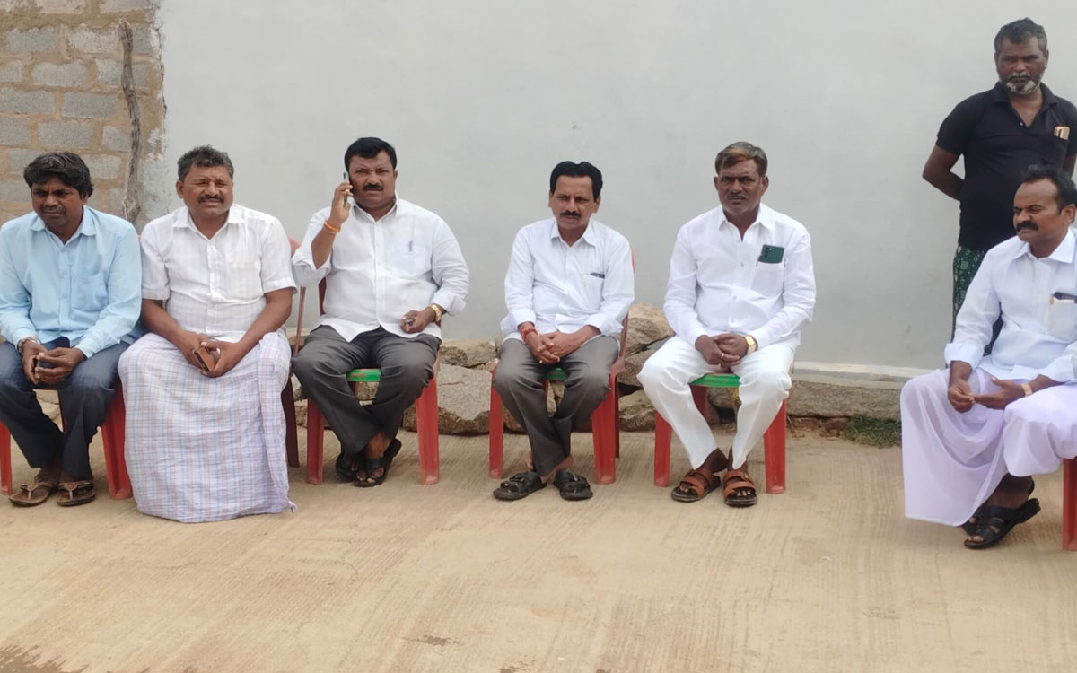 నిరంజన్ మృతి బాధాకరం : మాజీ ఎమ్మెల్యే రమావత్ రవీంద్ర కుమార్